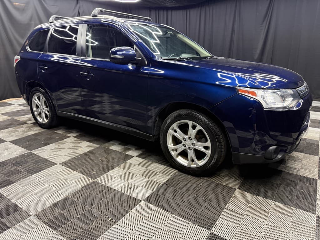 Photo 4 of 2014 Mitsubishi Outlander SE