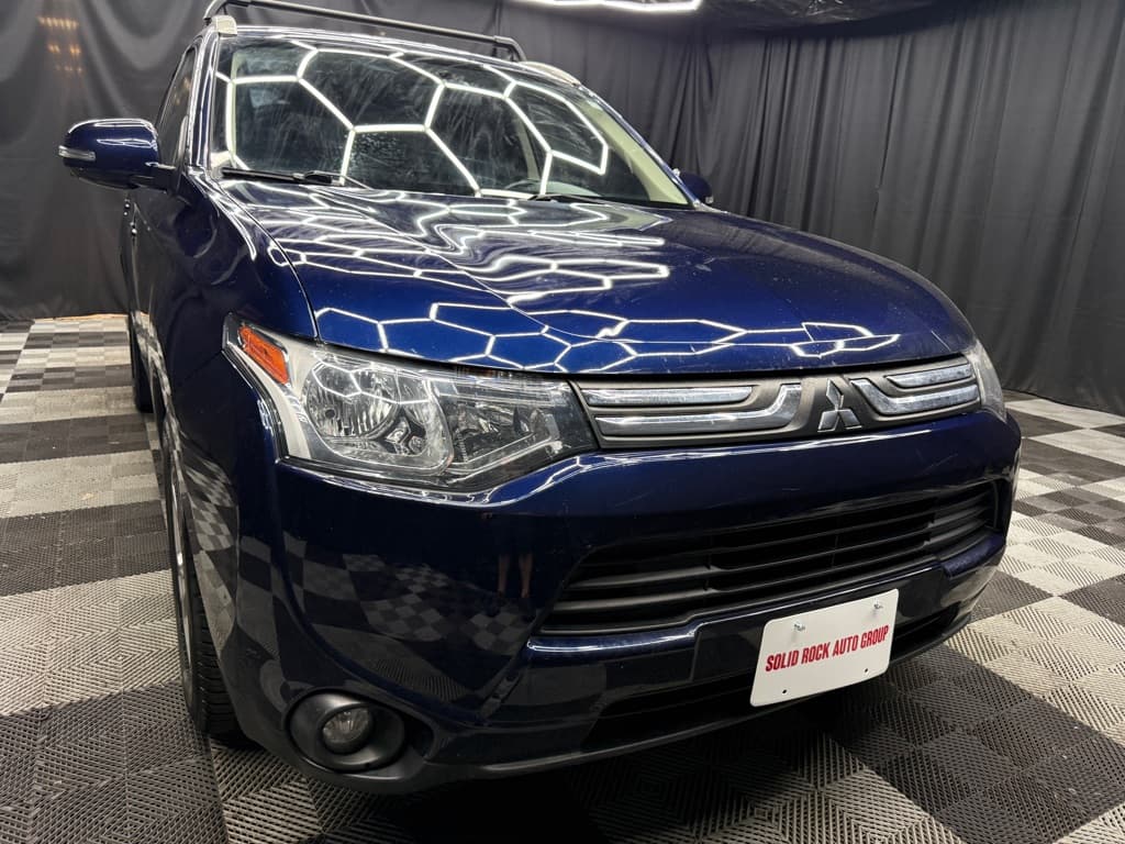 Photo 1 of 2014 Mitsubishi Outlander SE