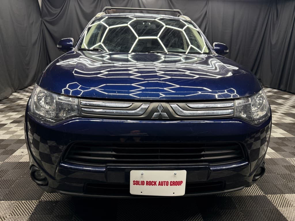 Photo 2 of 2014 Mitsubishi Outlander SE