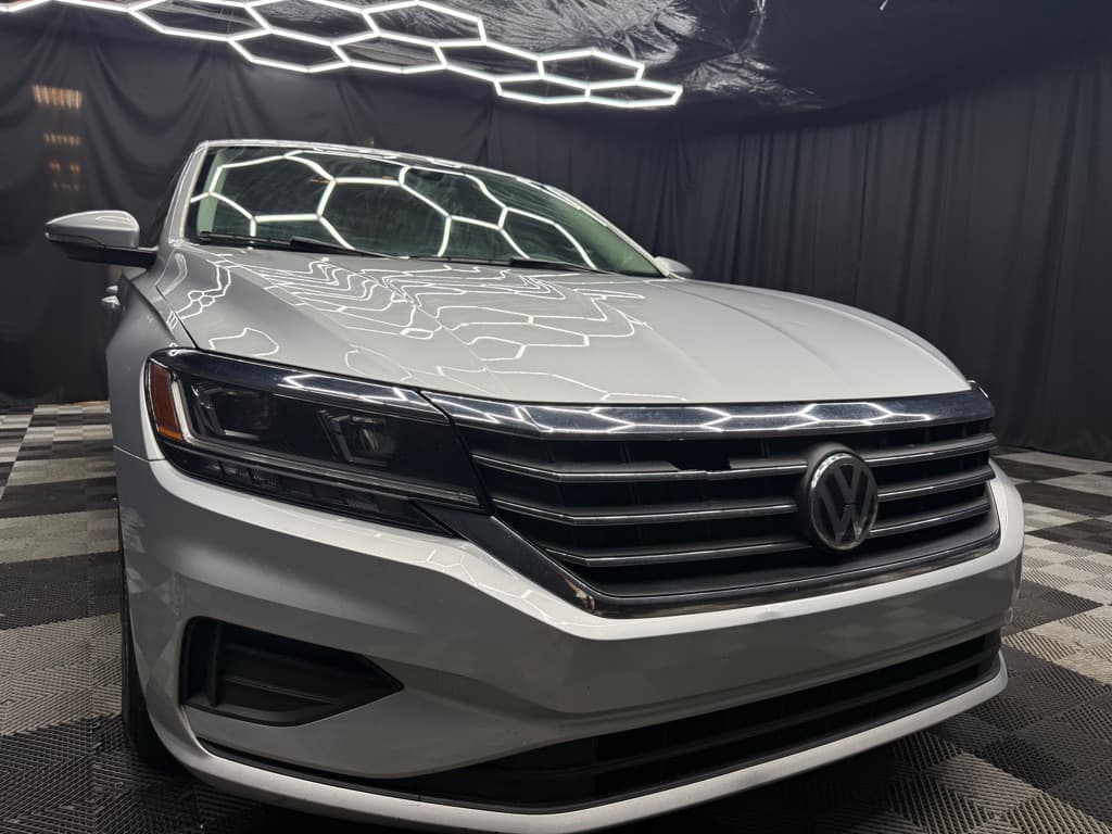 Photo 1 of 2020 Volkswagen Passat SE