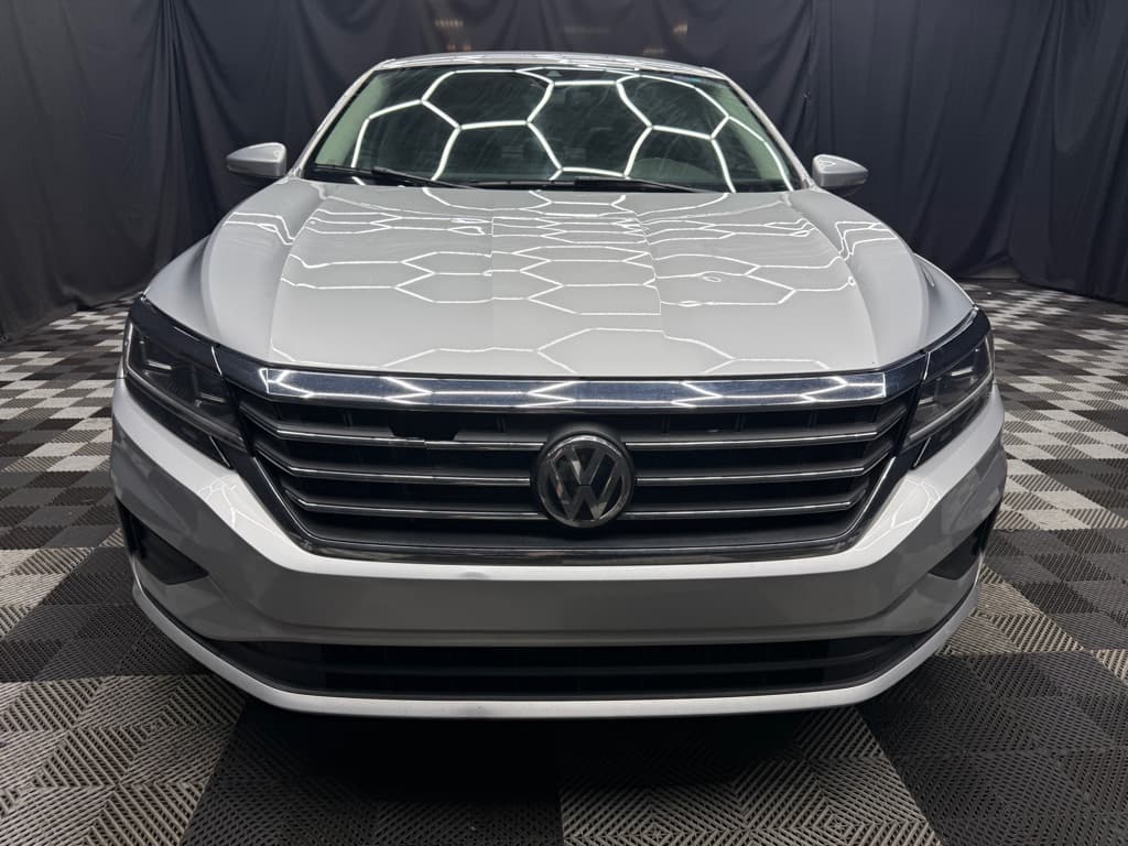 Photo 2 of 2020 Volkswagen Passat SE